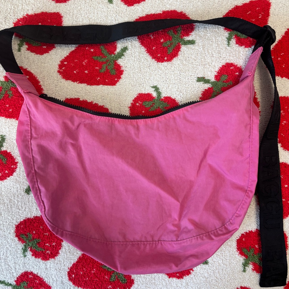 Baggu Azalea Pink medium crescent bag